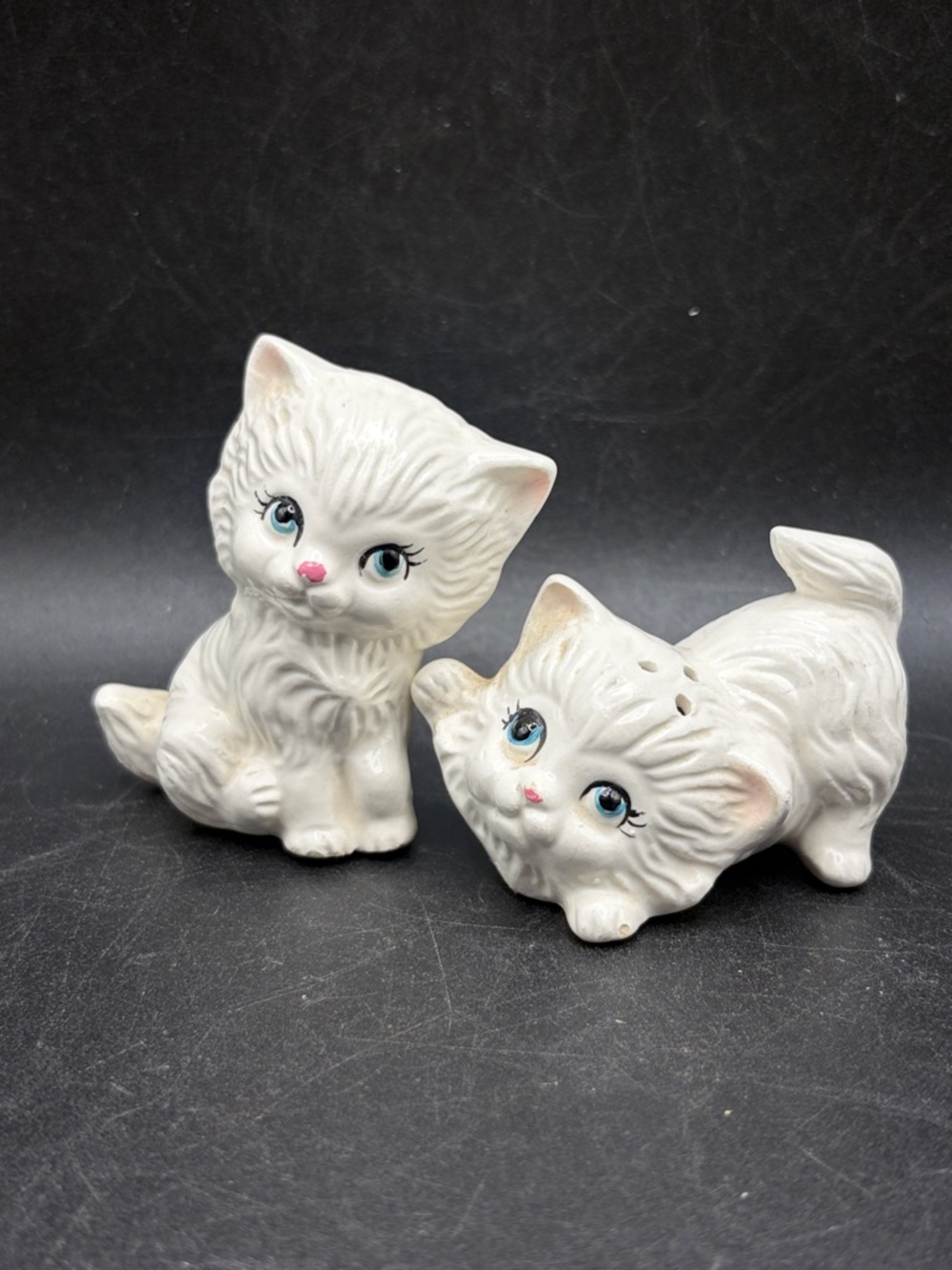Napco Ceramic Vintage Big Eyed White Kitten Kitty Cat Salt & Pepper Shakers